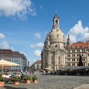 Grosses Im Zentrum Von Dresden, 2 Schlafzimmer, 2 Baeder, Balkon Apartment