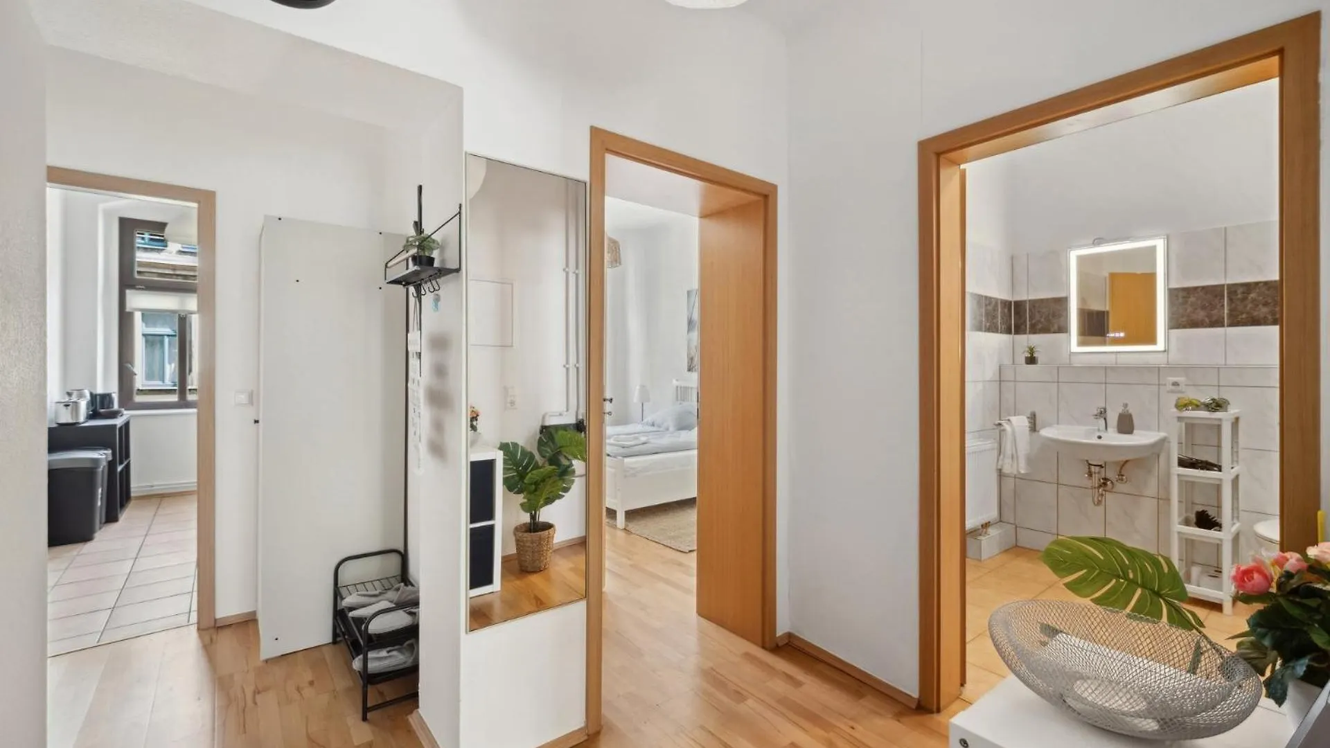 Helle Altbauwohnung 3 Zimmer & Balkon - Nahe Tu & Zentrum Dresden Germany